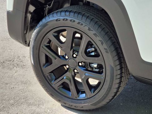 Used 2023 Jeep Renegade Altitude image 11