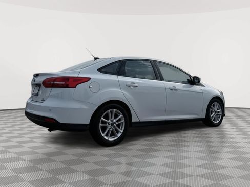 Used 2016 Ford Focus SE w/ Reverse Sensing Package FWD image 6