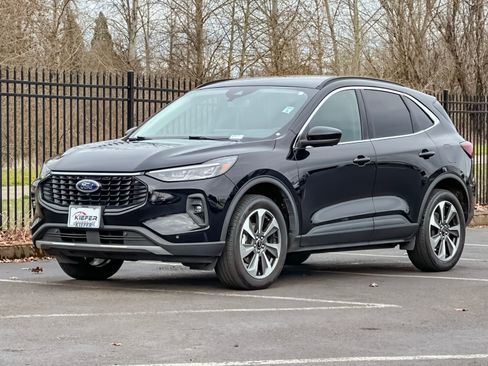 Used 2024 Ford Escape Platinum image 7