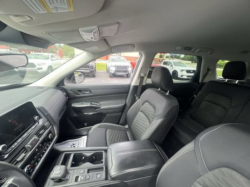 Used 2023 Nissan Pathfinder S FWD image 15
