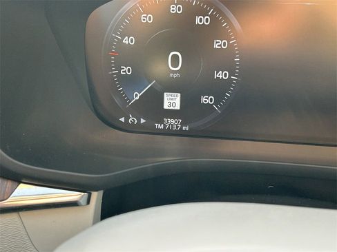 Used 2021 Volvo XC60 T5 Momentum w/ Protection Package Premier image 35