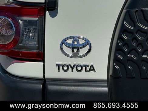 Used 2014 Toyota FJ Cruiser 4WD w/ Upgrade Package image 10