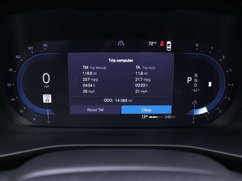 Certified 2024 Volvo XC40 B5 Plus image 25