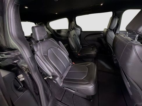 Used 2025 Chrysler Pacifica Select FWD image 29