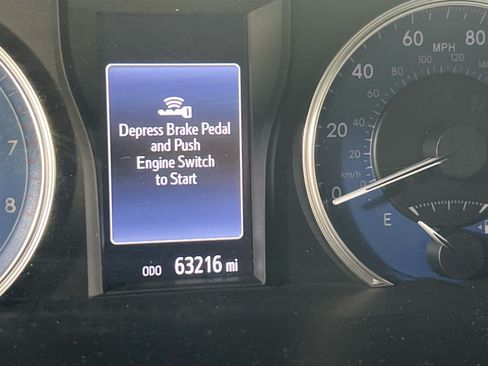 Used 2016 Toyota Camry XLE FWD image 12