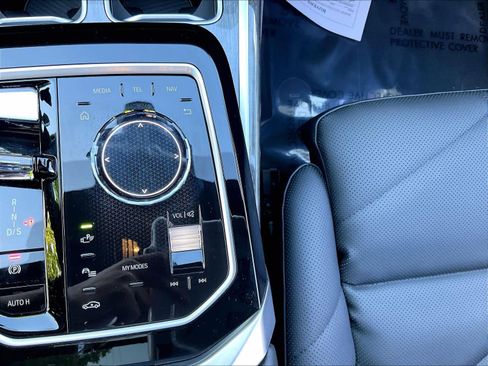 Certified 2023 BMW 740i RWD image 35