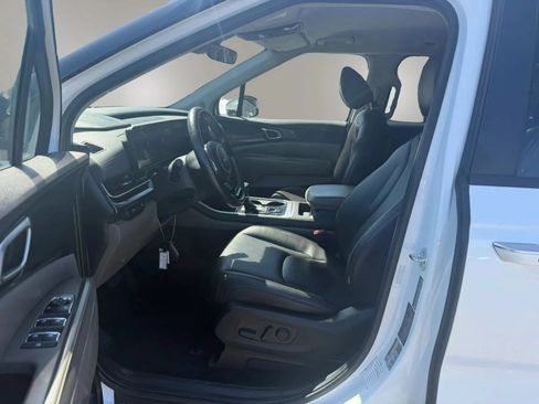 Used 2025 Kia Carnival FWD image 27