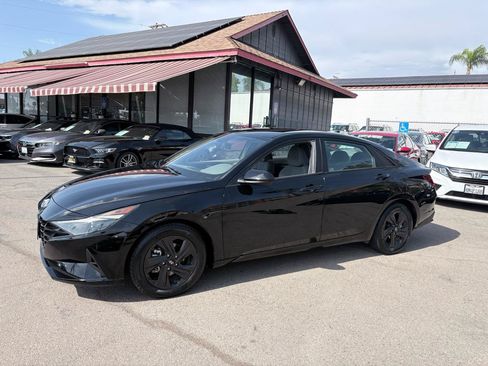 Used 2021 Hyundai Elantra Blue FWD image 3