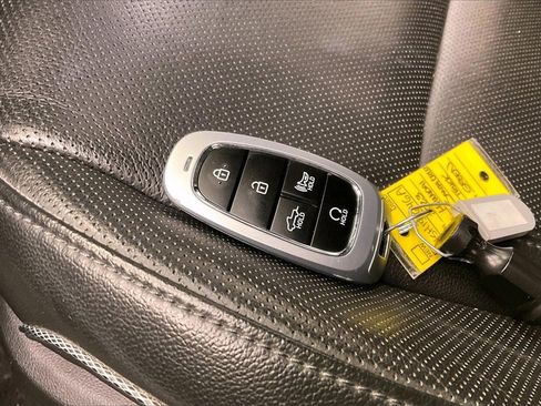 Certified 2023 Hyundai Santa Cruz Limited image 9