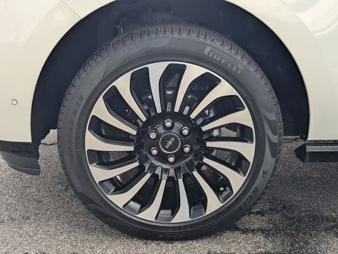 Used 2022 Lincoln Navigator Black Label image 11