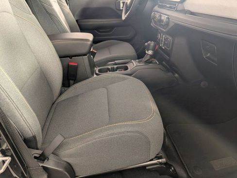 Used 2025 Jeep Wrangler Unlimited Sahara image 30