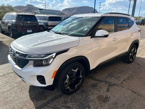 Used 2024 Kia Seltos EX FWD image 5