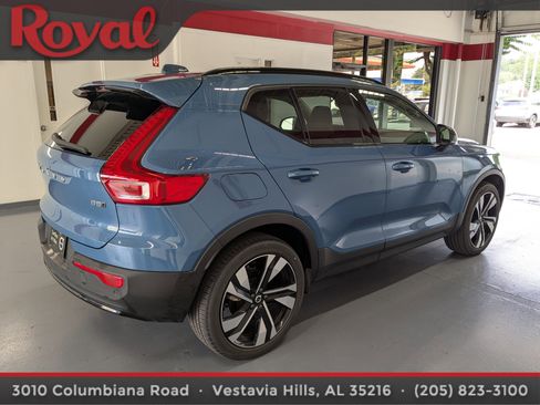 Certified 2024 Volvo XC40 B5 Plus image 4