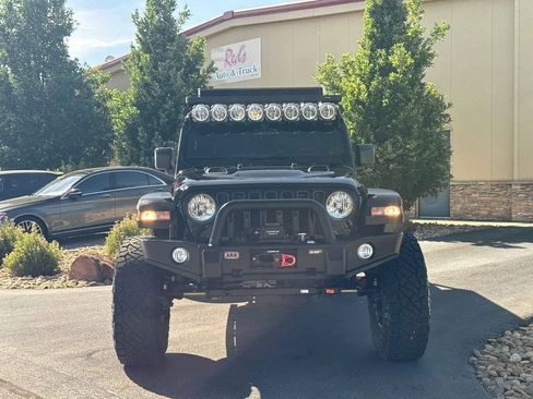 Used 2023 Jeep Gladiator Rubicon w/ Cold Weather Group AWD/4WD image 8