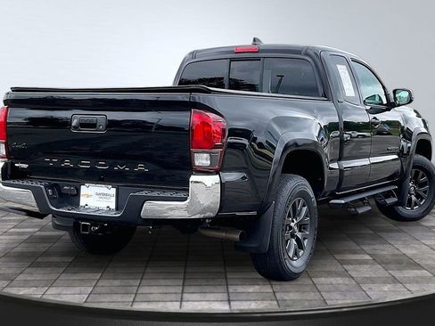 Used 2022 Toyota Tacoma SR5 w/ SR5 Appearance Package (SM) AWD/4WD image 2