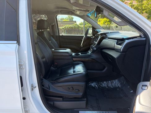Used 2018 Chevrolet Suburban LT w/ Luxury Package AWD/4WD image 28
