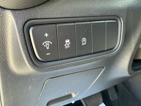 Used 2025 Kia Soul LX w/ LX Technology Package FWD image 30