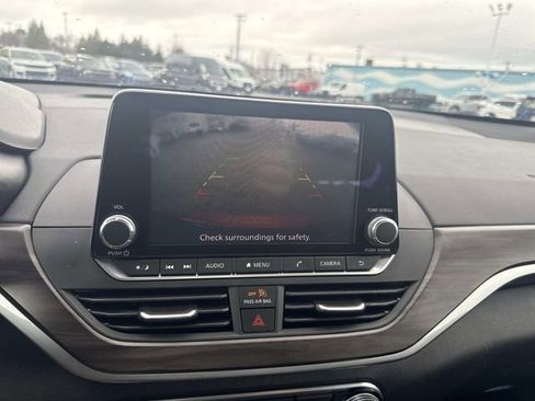 Used 2024 Nissan Altima 2.5 SV FWD image 23