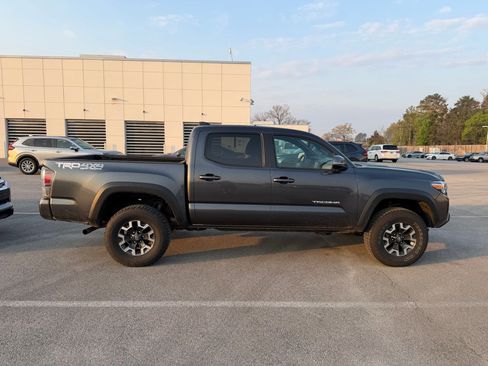 Used 2023 Toyota Tacoma TRD Off-Road w/ Technology Package image 5