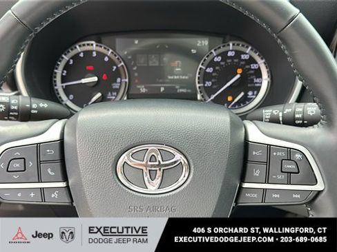 Used 2022 Toyota Highlander XLE image 12