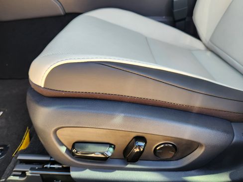 New 2025 Lexus ES 350 w/ Premium Package image 17