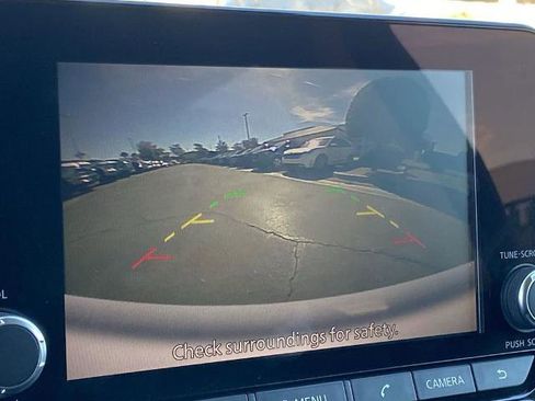 Used 2022 Nissan Pathfinder S image 10