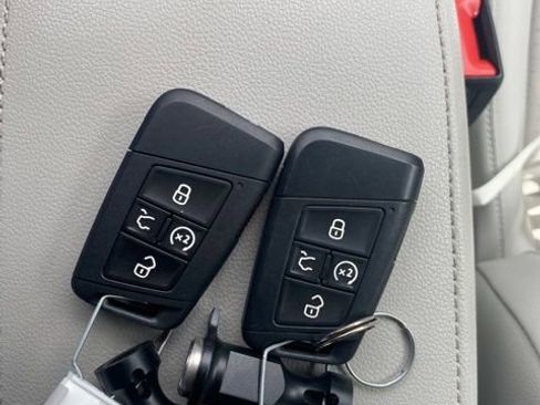Used 2023 Volkswagen Tiguan SE FWD image 25