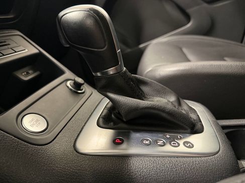 Used 2016 Volkswagen Tiguan S image 16