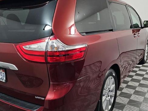 Used 2017 Toyota Sienna Limited Premium FWD image 4