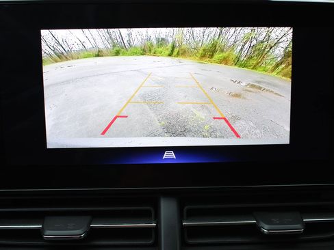 Used 2025 Chevrolet Trax RS w/ Sunroof Package image 35