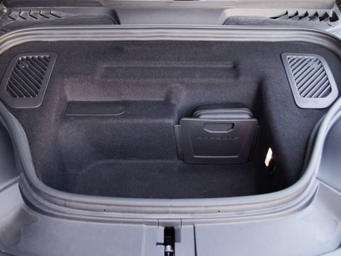 Certified 2025 Porsche Macan 4S Electric AWD/4WD image 21