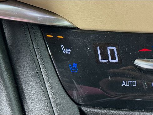 Used 2020 Cadillac XT5 Premium Luxury w/ Platinum Package AWD/4WD image 21
