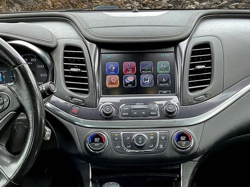 Used 2017 Chevrolet Impala LT w/ Convenience Package image 6