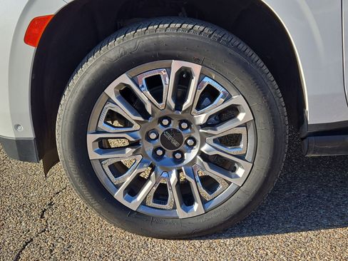 Used 2023 GMC Yukon Denali Ultimate AWD/4WD image 11