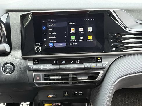 Used 2025 Toyota Camry SE image 15