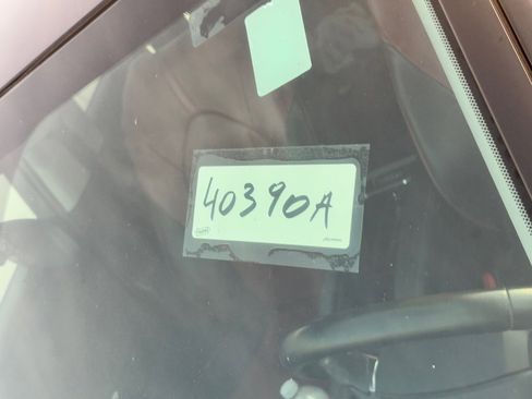 Used 2020 Toyota Highlander LE image 10