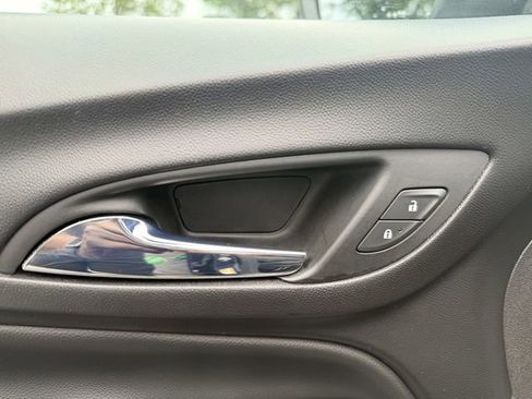 Used 2019 Chevrolet Equinox LT FWD image 10