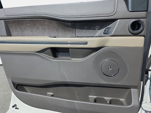 Used 2021 Ford Expedition Limited image 27