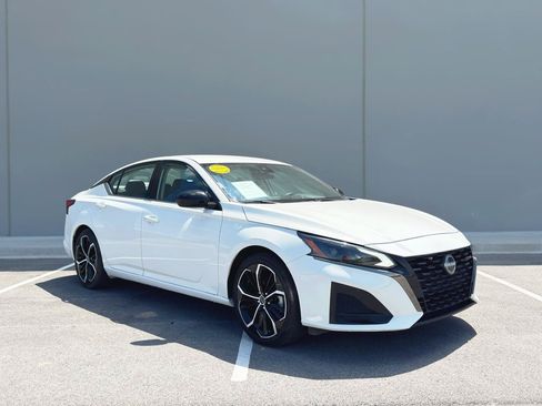 Used 2024 Nissan Altima 2.5 SR FWD image 8