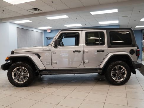 Used 2020 Jeep Wrangler Unlimited Sahara image 2