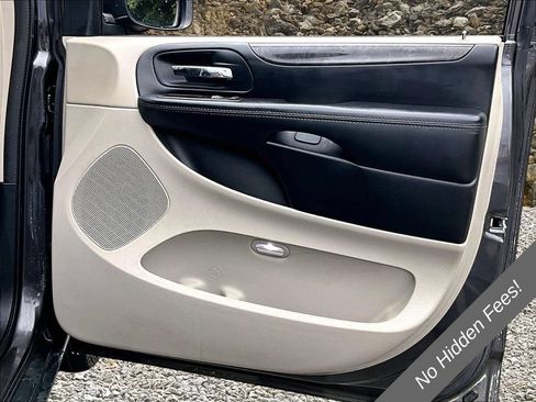 Used 2015 Dodge Grand Caravan American Value Package w/ UConnect Hands-Free Group FWD image 19