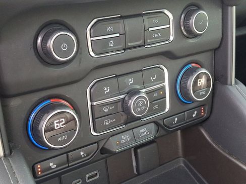 Used 2021 Chevrolet Tahoe Z71 w/ Z71 Signature Package image 16