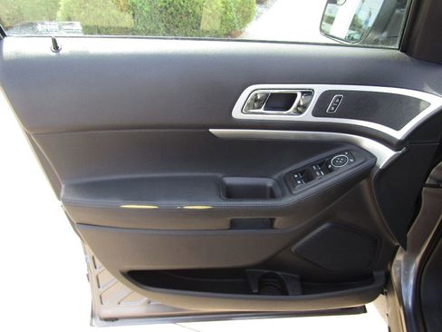 Used 2013 Ford Explorer XLT image 11