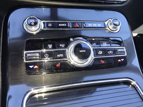 Used 2022 Lincoln Nautilus AWD w/ Premium Package image 19