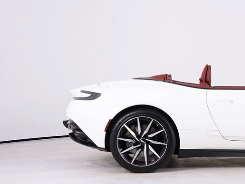 Used 2019 Aston Martin DB11 Volante RWD image 14