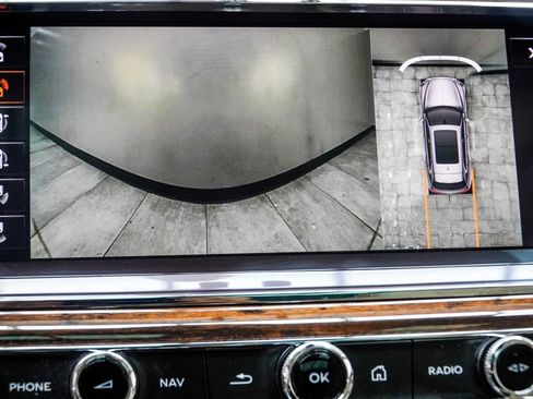 Used 2021 Bentley Bentayga AWD/4WD image 34