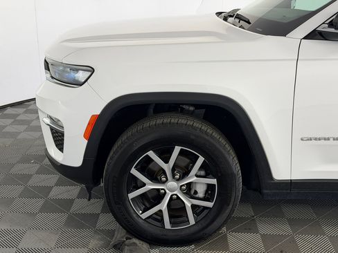 Used 2024 Jeep Grand Cherokee Limited AWD/4WD image 11