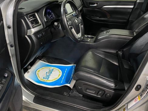 Used 2017 Toyota Highlander XLE AWD/4WD image 20