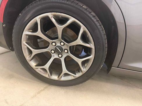 Used 2016 Chrysler 300 S RWD image 10