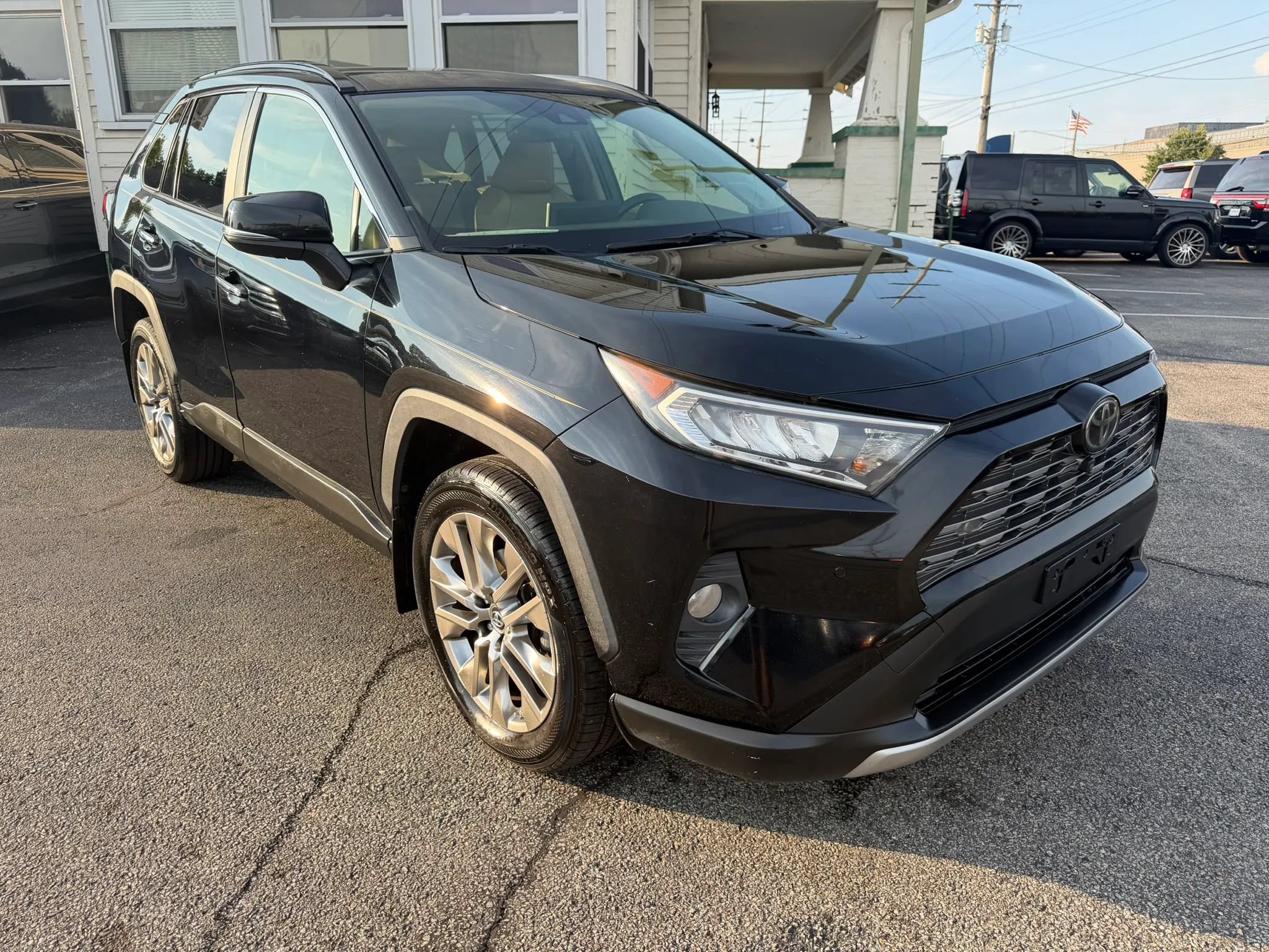 Used 2019 Toyota RAV4 Limited AWD/4WD image 5